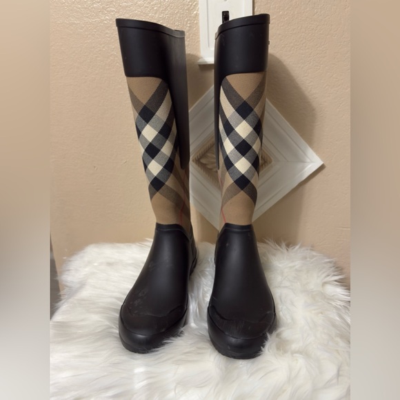 Burberry Black and Tan Plaid Rain Boots - Picture 1 of 17